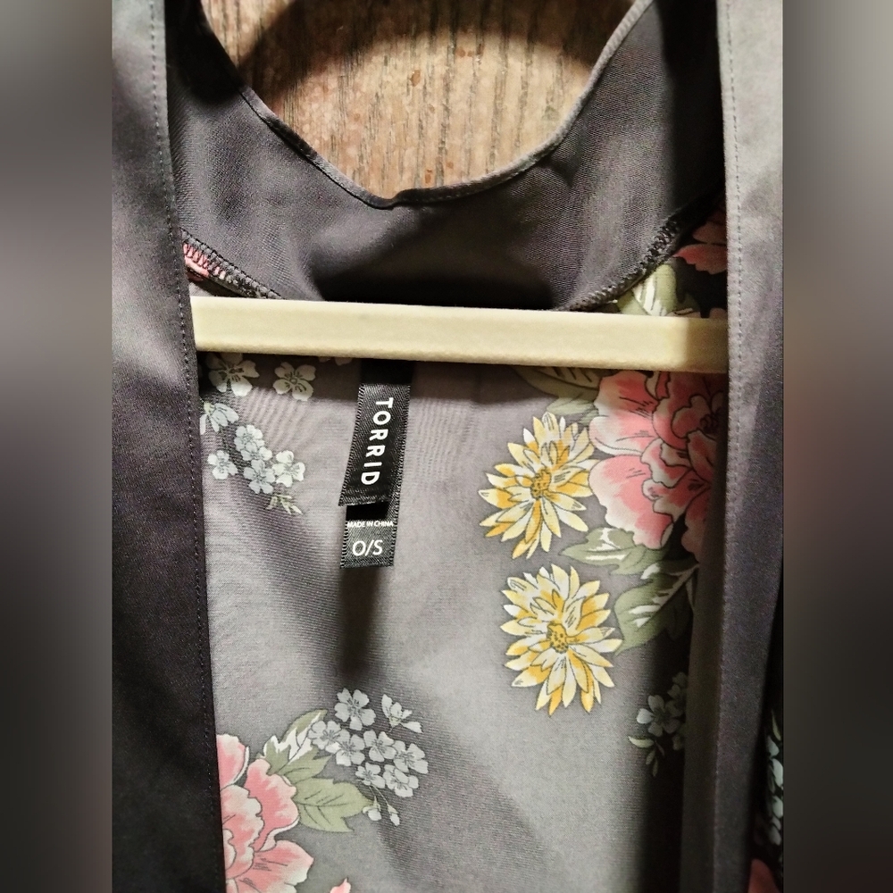 Torrid Satin Floral Kimono - Picture 2 of 10